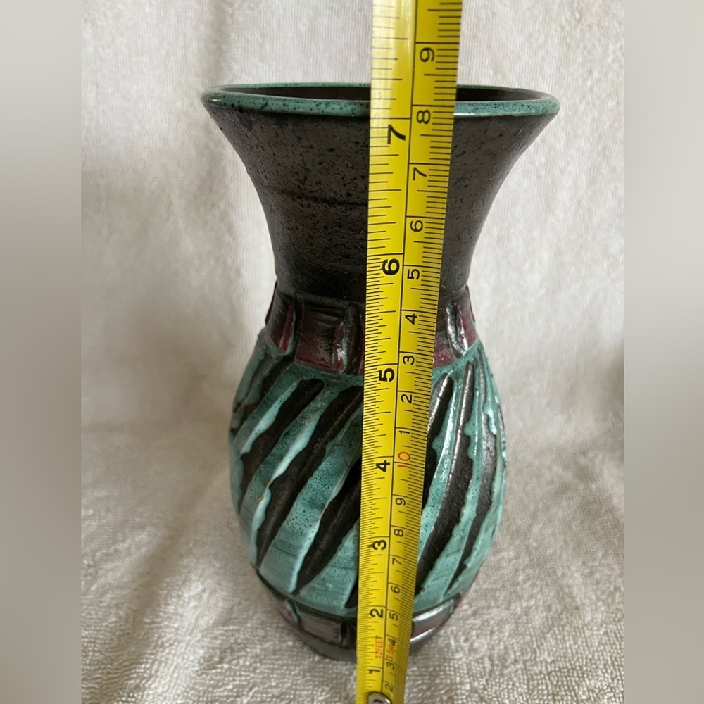 🩷 Vtg ITALIAN Hand Made POTTERY VASE Carved Designs in TEAL/BURGUNDY/Metallic Bl - Picture 8 of 11